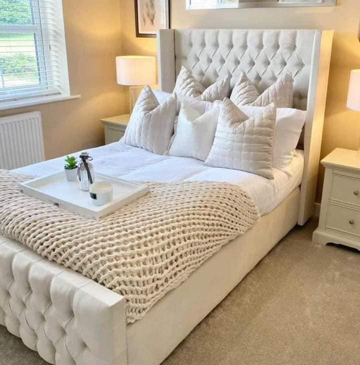 Florida Majesty Upholstered Bed